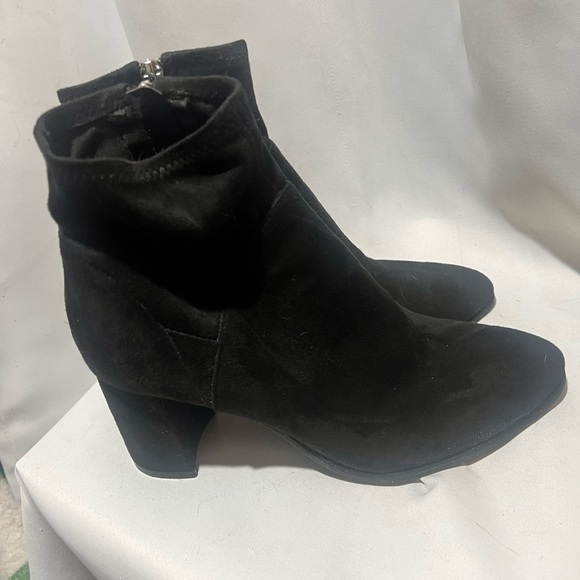 Marc Fisher Dyvine Black Ankle Boots size 7.5 - Picture 2 of 8